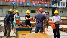 市总工会联合市人民医院深入工地送清凉