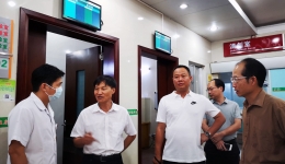 我院领导心系医院、员工、患者安全，连夜检查及部署落实防震救灾工作