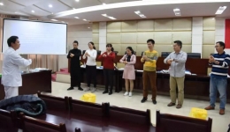 我院为医院援助湖北省抗击新型冠状病毒感染的肺炎疫情医疗队进行穿脱防护服培训