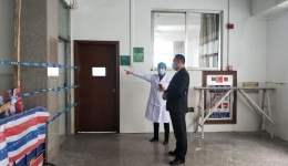 医院领导到临床一线查看肺炎防治工作情况