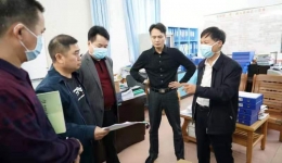 医院领导带队到临床一线和行政后勤科室慰问值班人员并进行现场办公