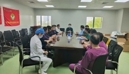 陈赞雄深入抗疫一线慰问医务人员