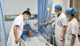 老人摔倒致颅脑重伤，茂名医生化身“女娲”重塑头颅