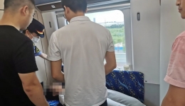 动车上的茂医紧急救援，英雄一刻令人动容！