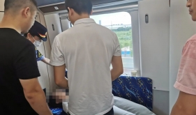 动车上的茂医紧急救援，英雄一刻令人动容！