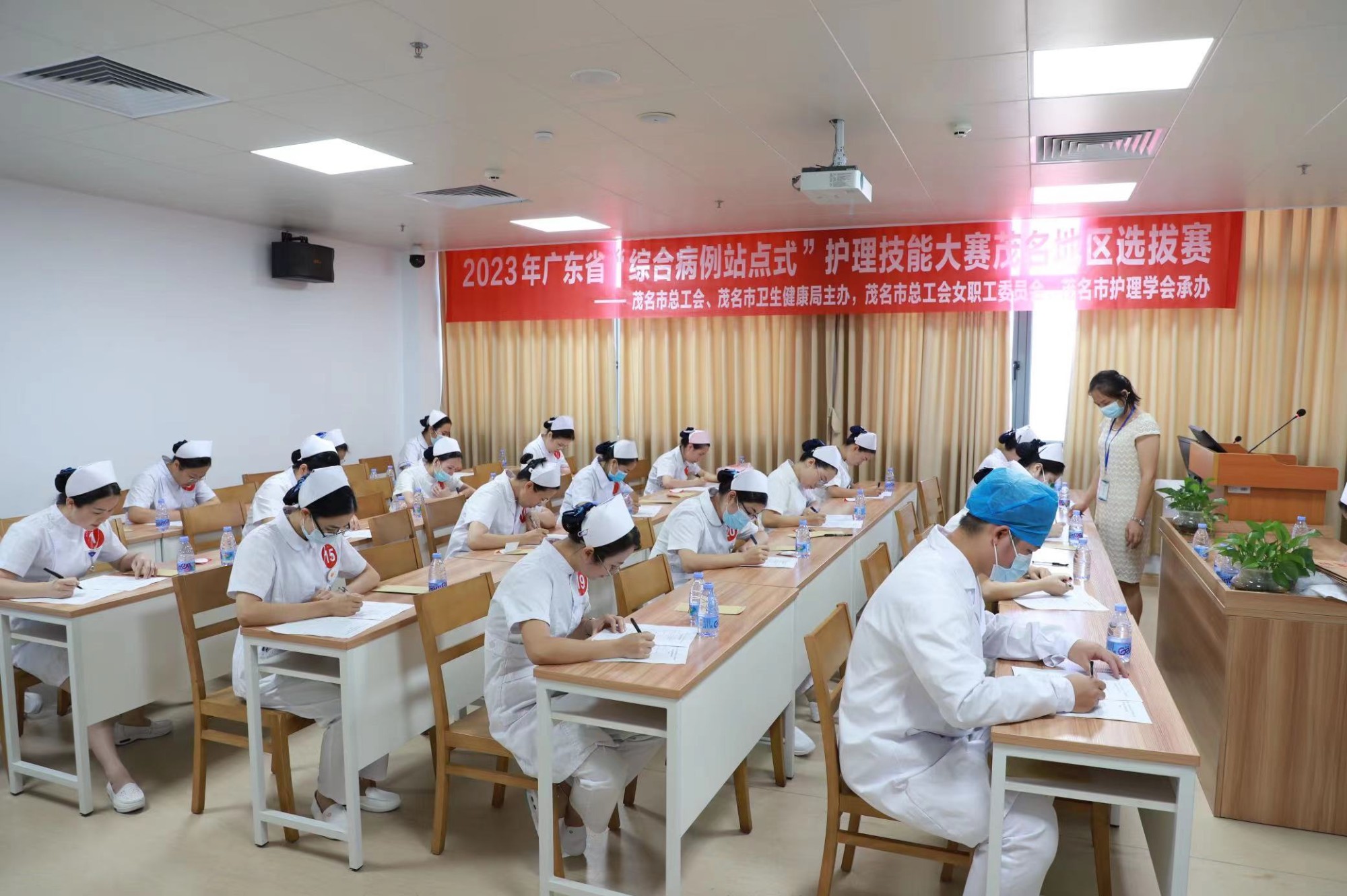 1.理论考试现场