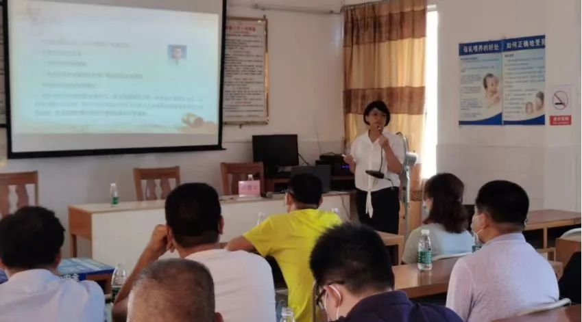 4.洪建云到乡镇卫生院传授中医技术