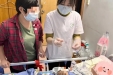 互联网+护理丨这天晚上，两位护士提着药箱匆匆出发......
