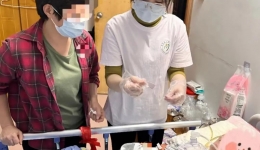 互联网+护理丨这天晚上，两位护士提着药箱匆匆出发......
