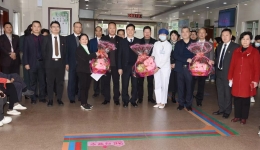 医院领导班子新春走访慰问一线职工