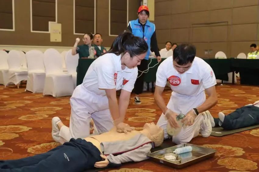 4.选手在进行心肺复苏操作