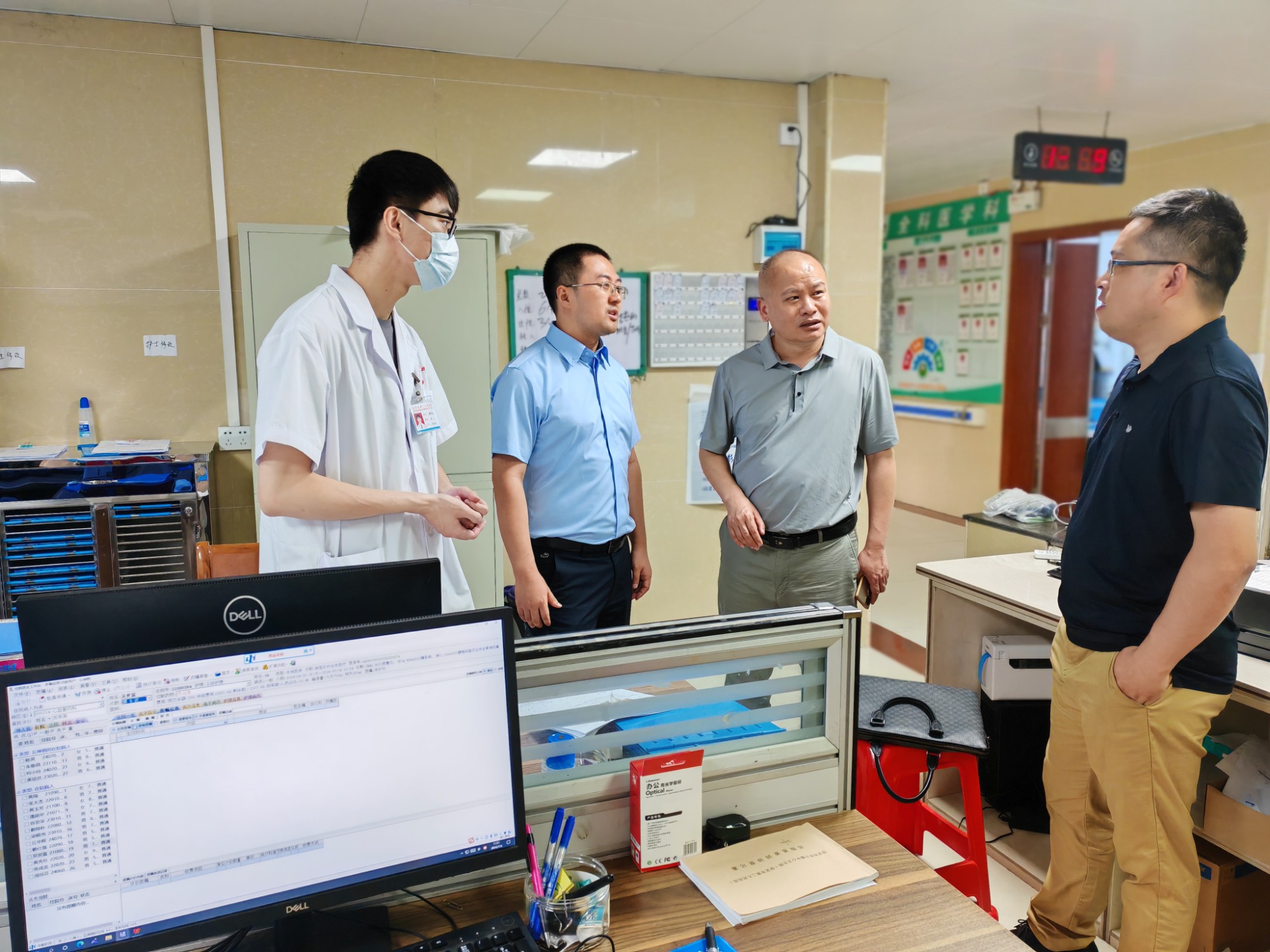 3.省医驻点茂名专家走访心血管外科病房