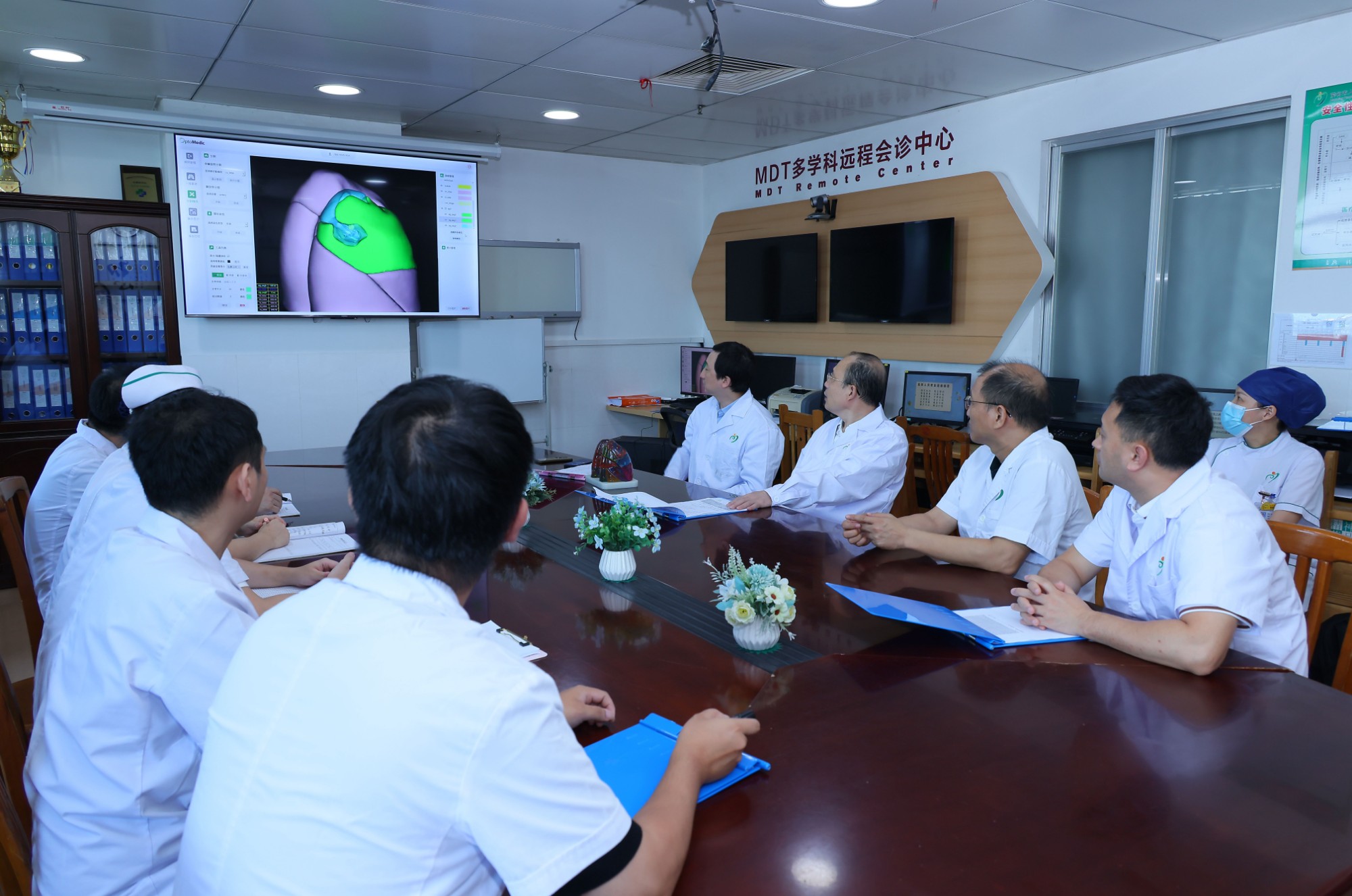 2.专家团队开展流域地形图2.0技术评估。_副本