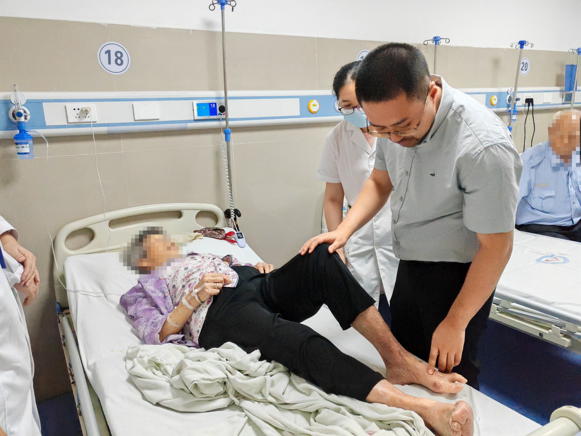 4.省医驻茂专家与茂医专家共赴基层医院调研并作工作指导。