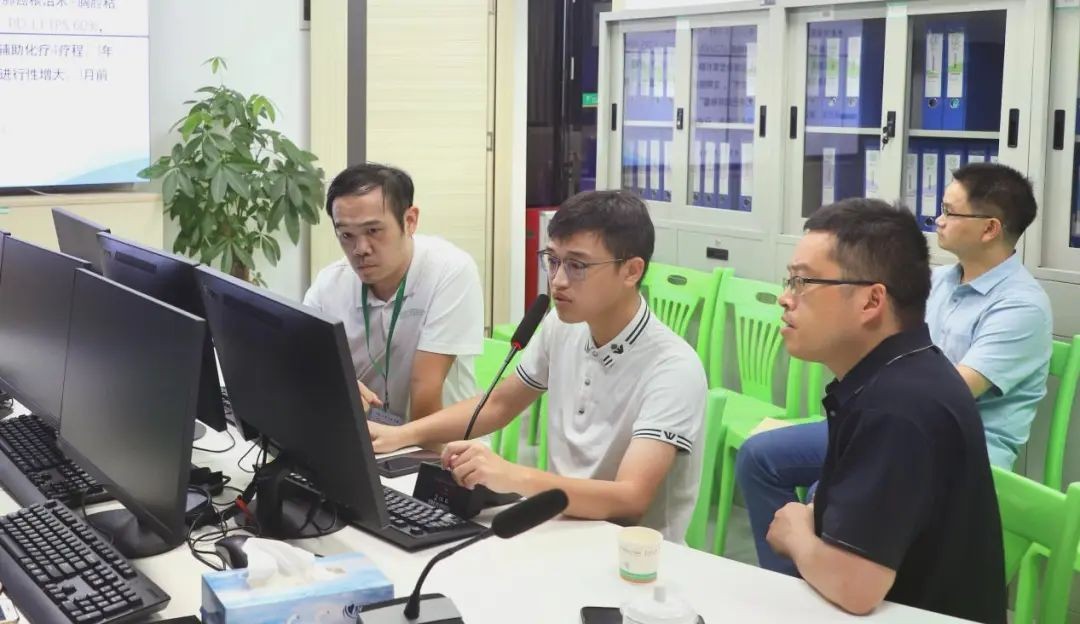 2.茂名市人民医院胸外科团队汇报病例情况