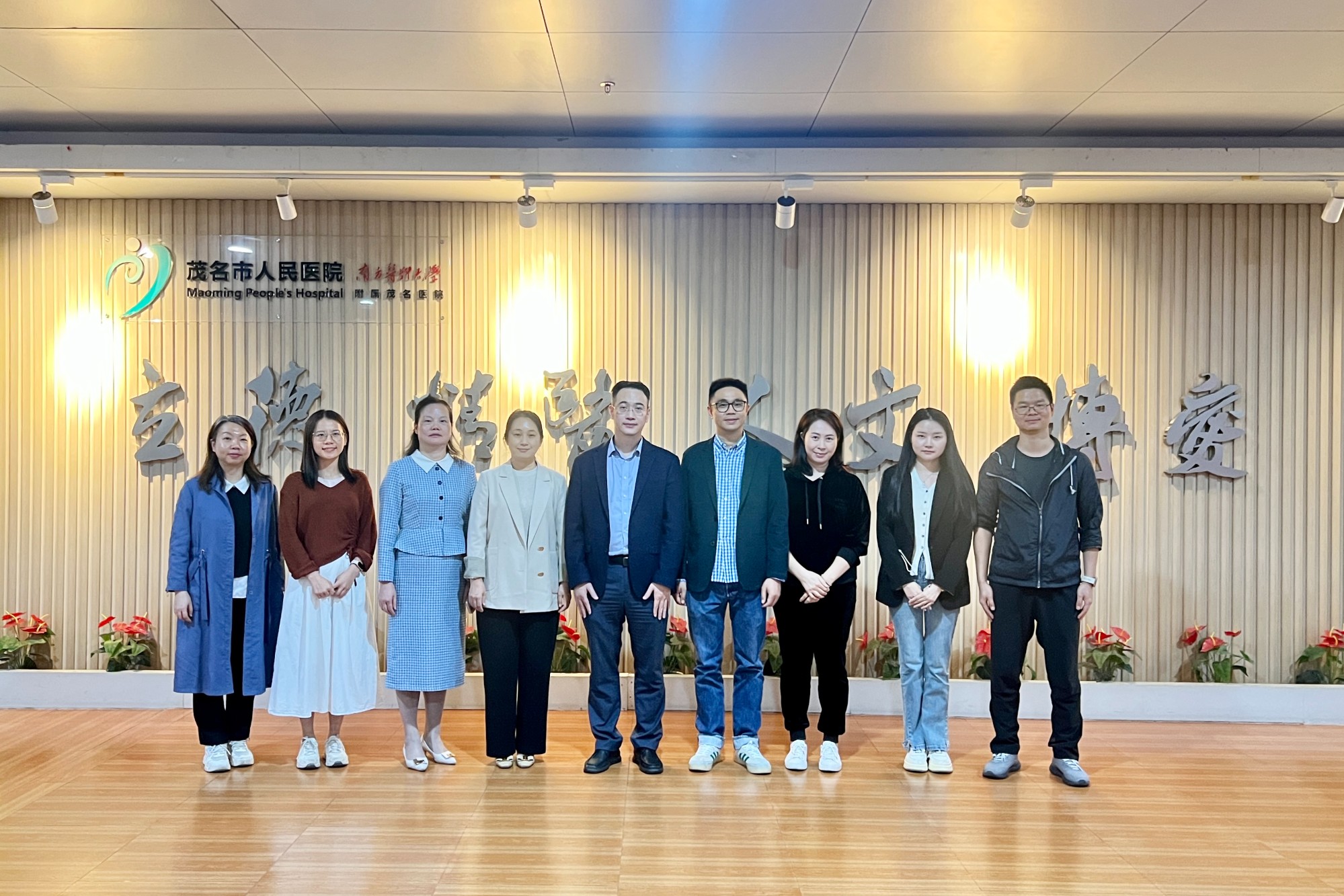 院校领导、老师合影