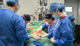 “移花接木”！女子意外受伤，肚腩赘肉竟成修复神器？