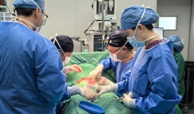 “移花接木”！女子意外受伤，肚腩赘肉竟成修复神器？