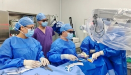前进中的茂医丨30倍镜为生命护航，茂医完成粤西首例3D外视镜高难度手术