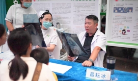 我院举办茂名地区青少年脊柱侧弯暑假筛查义诊