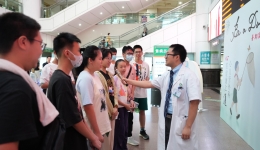 医生体验营丨直击现场！“00后”如何零距离感知医护日常