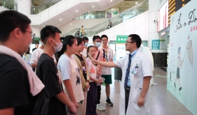 医生体验营丨直击现场！“00后”如何零距离感知医护日常