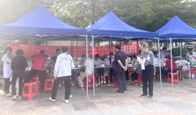 我院举办“‘65载健康行’——茂医‘助力百千万工程，名医博士下社区’”惠民义诊活动